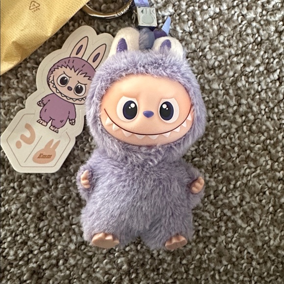 Labubu pin for love ? - Picture 2 of 4